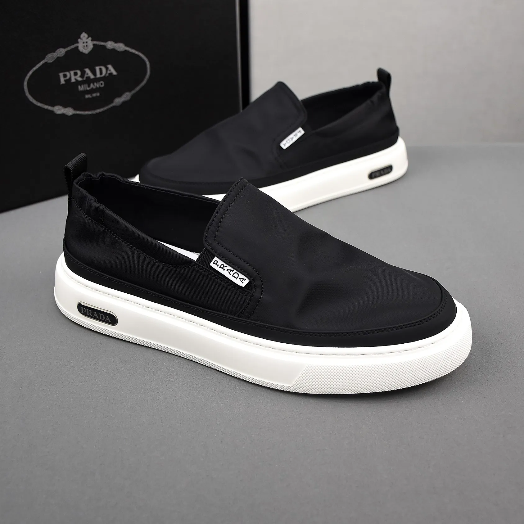 PP380❣️❣️❣️Prada breathable cloth shoes, the upper is made of comfortable and breathable fabric, and the ultra-light soft foam outsole. Men's size 39-44.